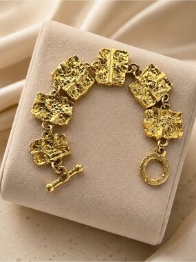 Elegant Gold Textured Link Bracelet -